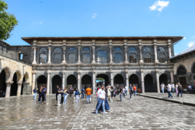 Turizmin gözdesi Diyarbakır'da bayram tatili yoğunluğu başladı