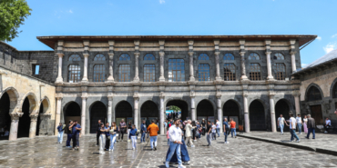 Turizmin gözdesi Diyarbakır'da bayram tatili yoğunluğu başladı 1 Turizmin gözdesi Diyarbakır'da bayram tatili yoğunluğu başladı