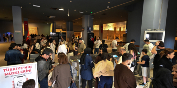 Zeugma Mozaik Müzesi'nde bayram tatilinde ziyaretçi yoğunluğu yaşanıyor