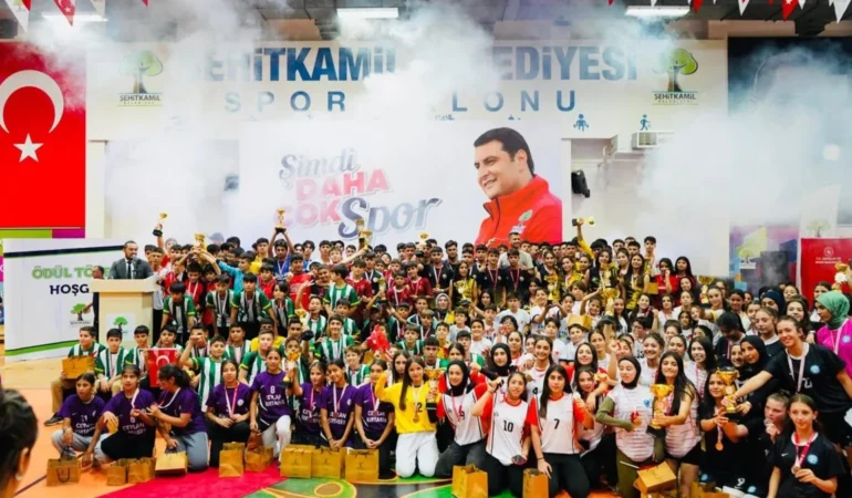 ŞEHİTKAMİL’DE 2. KÜME SPORTİF MÜSABAKALARI COŞKUSU ÖDÜL TÖRENİYLE TAÇLANDI 30 1 (1)-1