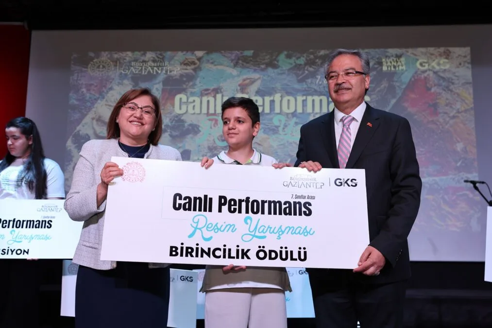 GAZİANTEP’TE SANATLA YÜKSELEN ÖĞRENCİLER ÖDÜLLENDİRİLDİ 4 109558