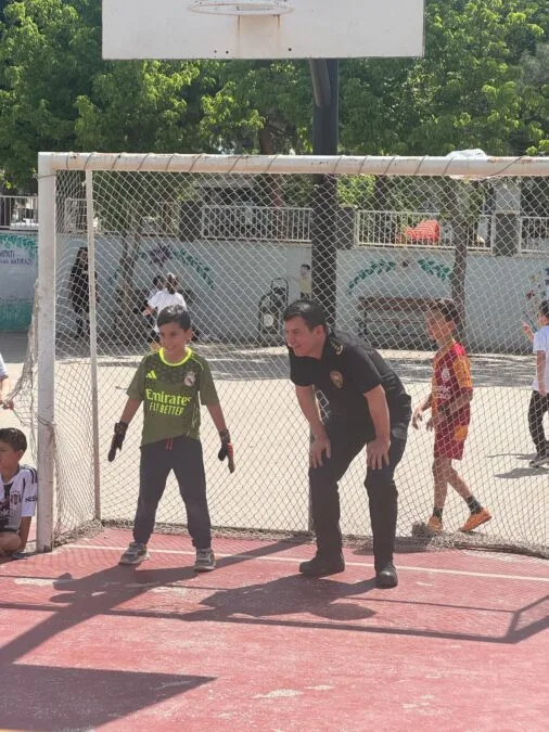 Emniyet Müdürü Özcan Sahaya İndi; Miniklerle Futbol Oynadı, Yarınları Dinledi! 4 110661