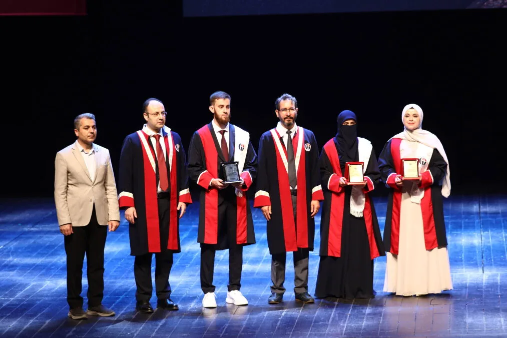 GAÜN İLAHİYAT FAKÜLTESİ MEZUNLARINI TÖRENLE UĞURLADI 4 123451