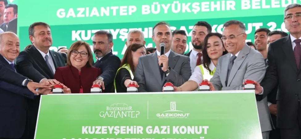 BAKAN KACIR GAZİ KONUT TARAFINDAN YAPILAN 2 BİN KONUTU’NUN TEMELİNİ ATTI (2)