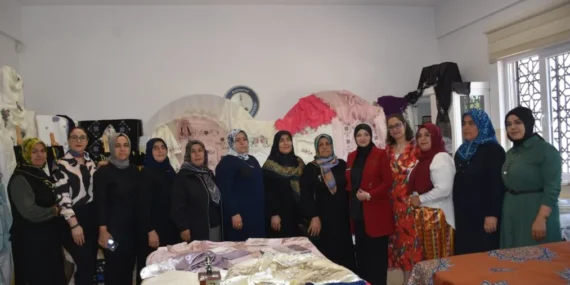 BURÇ SOSYAL TESİSİ’NDE EMEKLER SERGİLENDİ 11 BURÇ SOSOYAL TESİSİ YIL SONU SERGİSİ (2)