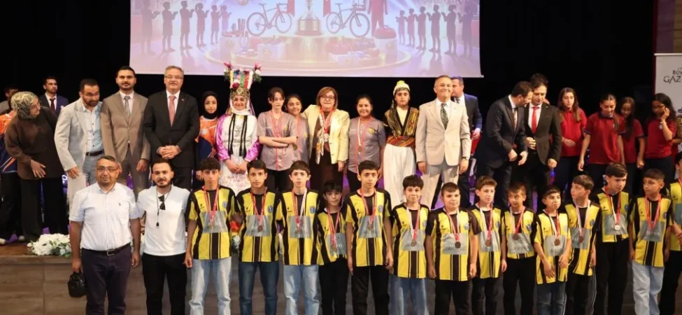 BÜYÜKŞEHİR’DEN “2024-2025 SEZONU OKUL SPORLARI ENLERİ” PROGRAMI 2 BÜYÜKŞEHİR’DEN “2024-2025 SEZONU OKUL SPORLARI ENLERİ” PROGRAMI (7)