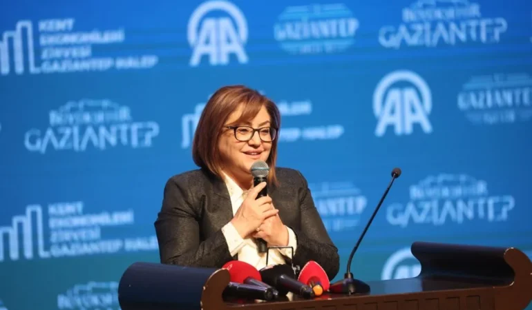 GAZİANTEP BÜYÜKŞEHİR EV SAHİPLİĞİNDE TÜRKİYE-SURİYE TİCARİ İLİŞKİLERİ, KENT EKONOMİLERİ ZİRVESİ’NDE ELE ALINDI (4)