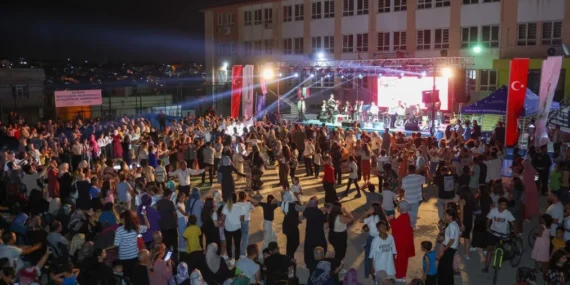 GAZİANTEP BÜYÜKŞEHİR’İN “MAHALLEMDE KONSER VAR” ETKİNLİĞİ YAZ COŞKUSUYLA YENİDEN BAŞLIYOR (2)