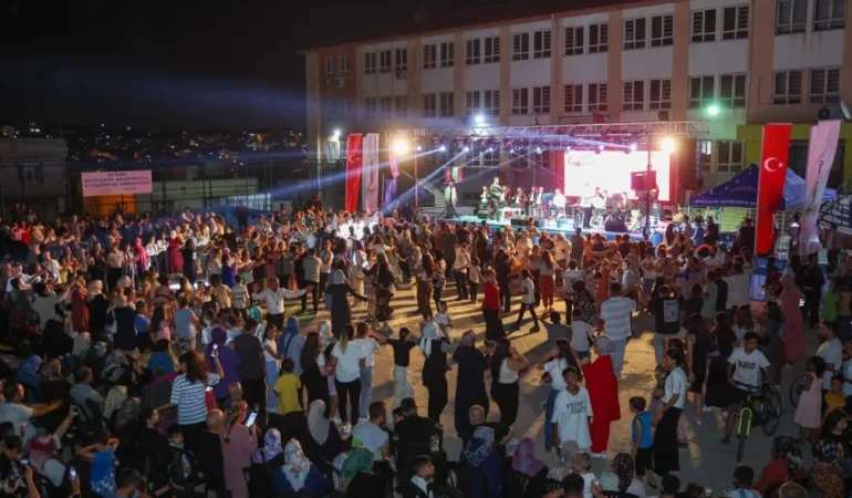 GAZİANTEP BÜYÜKŞEHİR’İN “MAHALLEMDE KONSER VAR” ETKİNLİĞİ YAZ COŞKUSUYLA YENİDEN BAŞLIYOR (2)