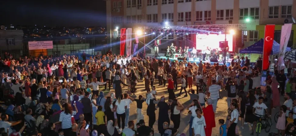 GAZİANTEP BÜYÜKŞEHİR’İN “MAHALLEMDE KONSER VAR” ETKİNLİĞİ YAZ COŞKUSUYLA YENİDEN BAŞLIYOR (2)