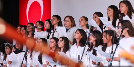 GAZİANTEP’TE SANATLA YÜKSELEN ÖĞRENCİLER ÖDÜLLENDİRİLDİ (10)