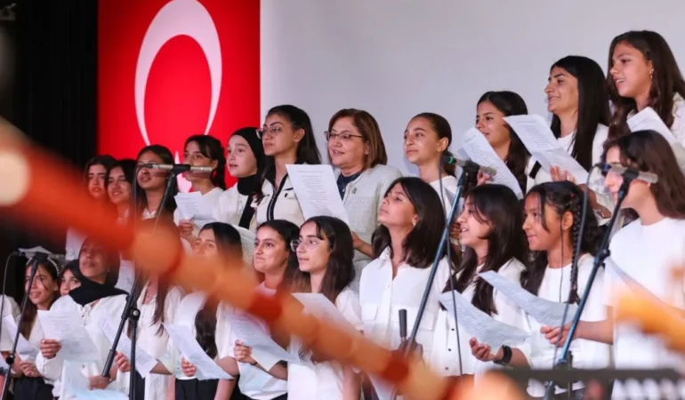GAZİANTEP’TE SANATLA YÜKSELEN ÖĞRENCİLER ÖDÜLLENDİRİLDİ (10)