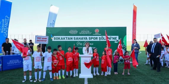“SOKAKTAN SAHAYA SPOR ŞÖLENİ” TURNUVASININ AÇILIŞI GERÇEKLEŞTİ (4)