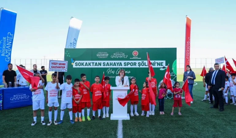“SOKAKTAN SAHAYA SPOR ŞÖLENİ” TURNUVASININ AÇILIŞI GERÇEKLEŞTİ (4)