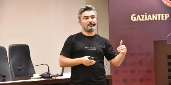 YAPAY ZEKA DESTEKLİ DİJİTAL BÜYÜME STRATEJİLERİ GSO’DA ELE ALINDI 3