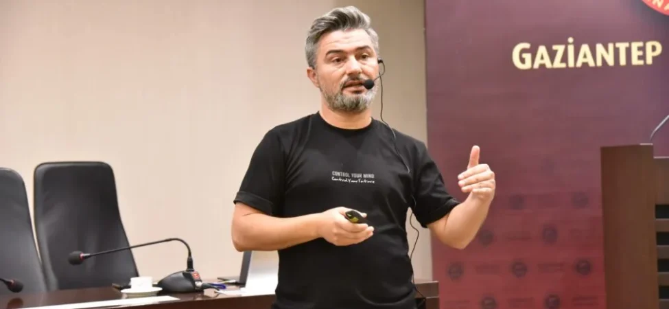 YAPAY ZEKA DESTEKLİ DİJİTAL BÜYÜME STRATEJİLERİ GSO’DA ELE ALINDI 10 YAPAY ZEKA DESTEKLİ DİJİTAL BÜYÜME STRATEJİLERİ GSO’DA ELE ALINDI 3