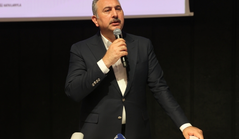 AK Parti Grup Başkanvekili Gül, "Bağımlılıkla Mücadelede Medyanın Rolü" panelinde konuştu: