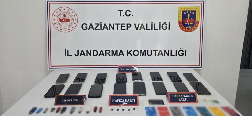 Gaziantep merkezli 13 ilde düzenlenen dolandırıcılık operasyonunda 19 zanlı tutuklandı 2 Gaziantep merkezli 13 ilde düzenlenen dolandırıcılık operasyonunda 19 zanlı tutuklandı