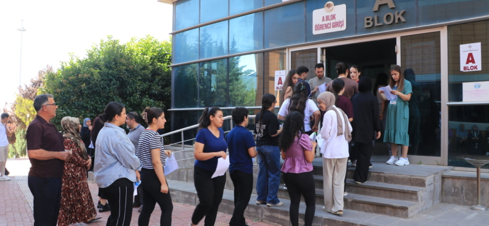 Gaziantep ve çevre illerde YKS'nin ikinci oturumu AYT başladı