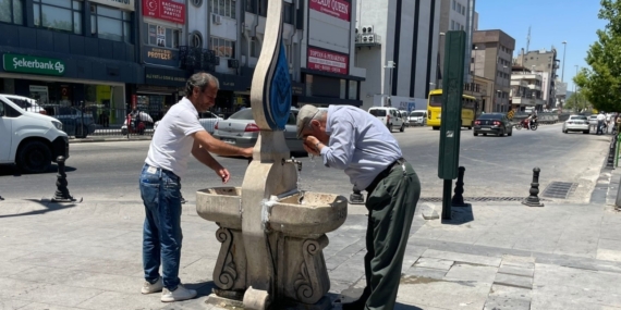 Gaziantep'te serinlemek isteyenler mağara kafeyi tercih ediyor