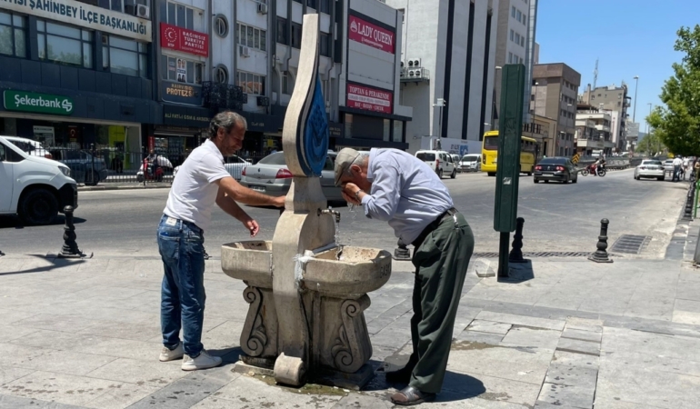 Gaziantep'te serinlemek isteyenler mağara kafeyi tercih ediyor