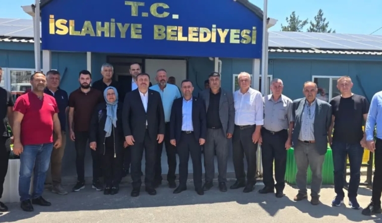 İslahiye'de CHP'li belediye meclis üyesi AK Parti'ye katıldı