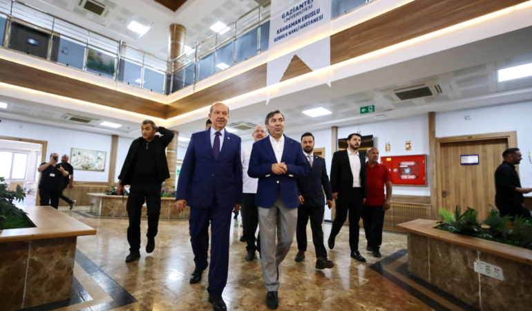 KKTC 5. Cumhurbaşkanı Tatar, GAÜN hastanelerini ziyaret etti