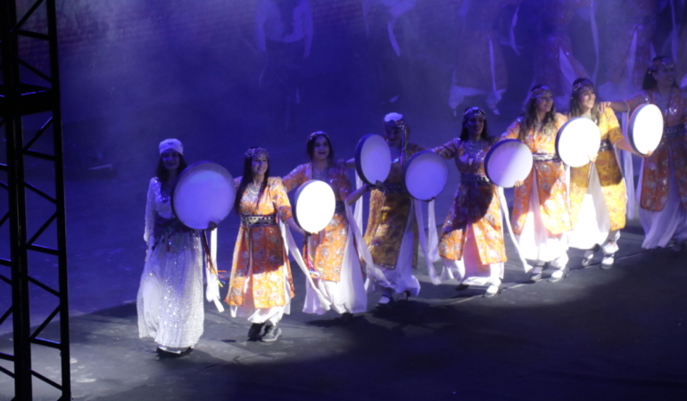 Siirt'te Maarif Halk Dansları Topluluğu sahne aldı 28 Siirt'te Maarif Halk Dansları Topluluğu sahne aldı