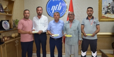 Yılın ilk boz Antep fıstığı üreticileri altınla ödüllendirildi