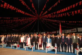 10 YIL ÖNCEKİ HEYECANLA GAZİANTEP TEK YÜREK MEYDANLARA İNDİ! 9 10 YIL ÖNCEKİ HEYECANLA GAZİANTEP TEK YÜREK MEYDANLARA İNDİ! (2)