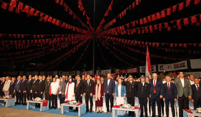 10 YIL ÖNCEKİ HEYECANLA GAZİANTEP TEK YÜREK MEYDANLARA İNDİ! 29 10 YIL ÖNCEKİ HEYECANLA GAZİANTEP TEK YÜREK MEYDANLARA İNDİ! (2)