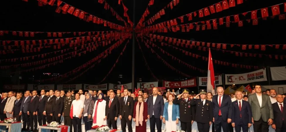 10 YIL ÖNCEKİ HEYECANLA GAZİANTEP TEK YÜREK MEYDANLARA İNDİ! 6 10 YIL ÖNCEKİ HEYECANLA GAZİANTEP TEK YÜREK MEYDANLARA İNDİ! (2)