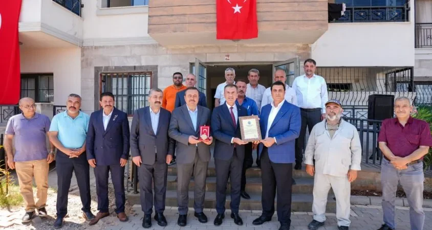 BAŞKAN YILMAZ’DAN BÜYÜK VEFAŞEHİT AİLESİ İÇİN HAZIRLANAN EV TESLİM EDİLDİ 3 1(1)