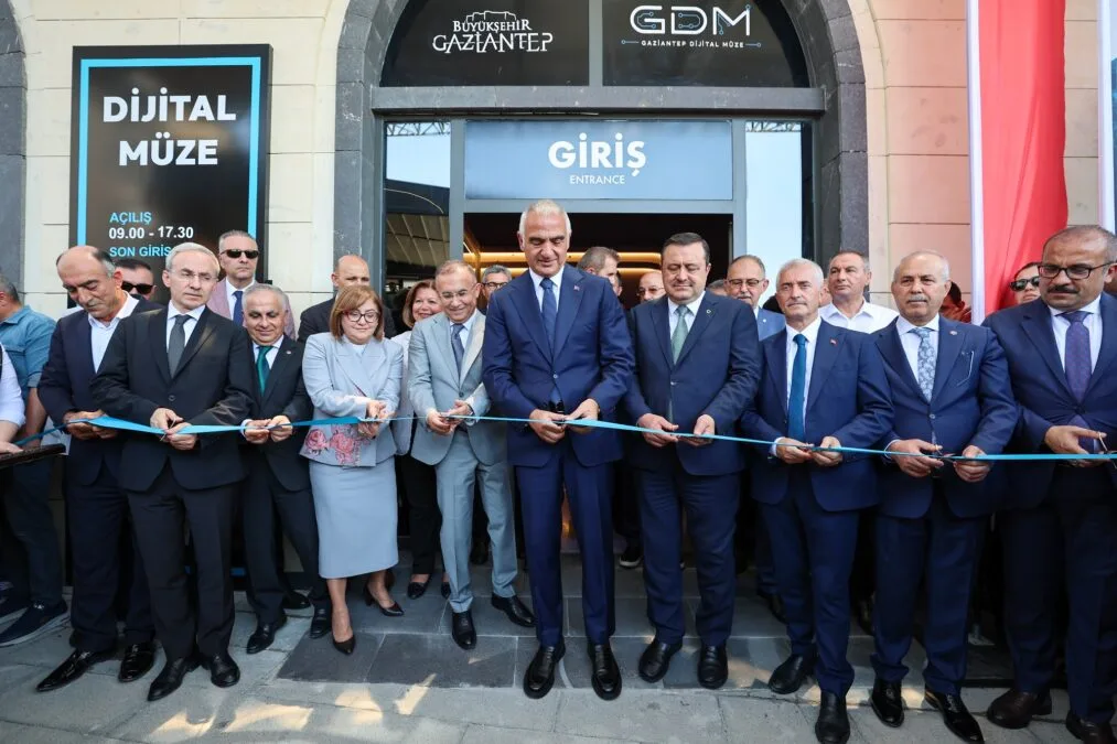 GAZİANTEP BÜYÜKŞEHİR, SANAT VE TEKNOLOJİYİ AYNI ÇATI ALTINDA BULUŞTURDU 5 143682