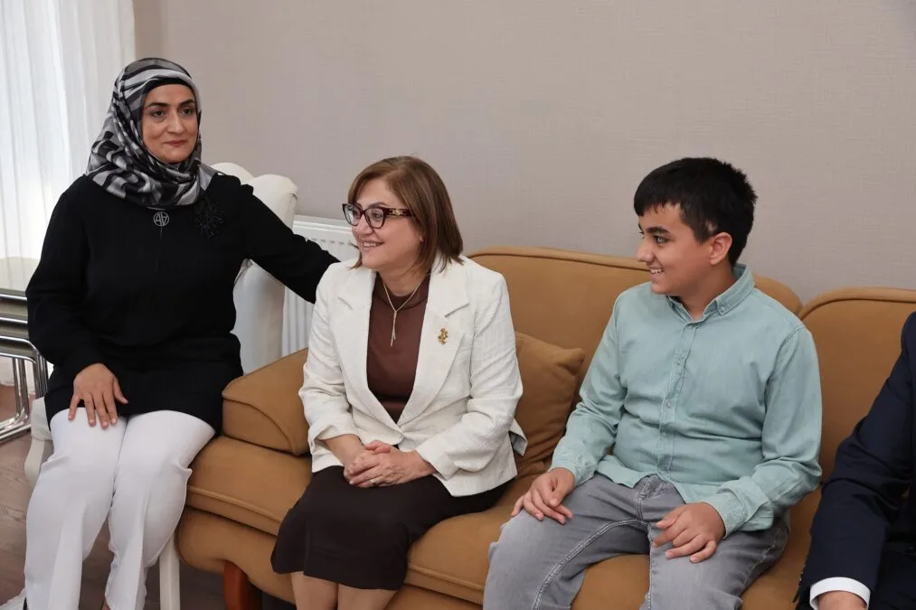 BAŞKAN FATMA ŞAHİN’DEN LGS ŞAMPİYONLARINA TAM ALTIN ÖDÜLÜ 4 143691