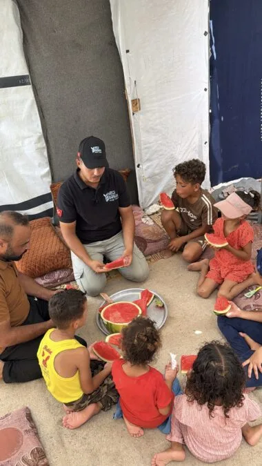 Yedi Başak Gazze’de Bir Kamyon Dolusu Karpuzu Ailelere Ulaştırdı 1 146506