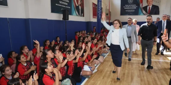 BAŞKAN ŞAHİN, GAZİANTEP BÜYÜKŞEHİR BELEDİYESİ YAZ OKULLARINI ZİYARET ETTİ (2)