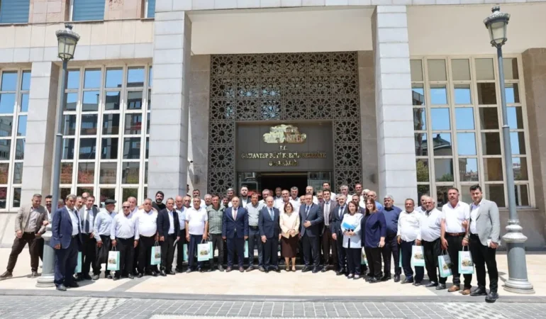 BAŞKAN ŞAHİN, ŞEHİTKAMİL MUHTARLARIYLA BİR ARAYA GELDİ (1)
