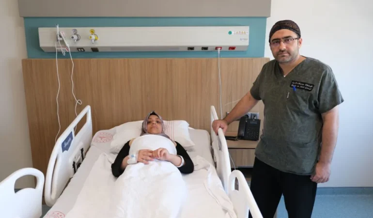 Zorlu Skolyoz Vakası Gaziantep Şehir Hastanesi'nde Başarıyla Tedavi Edildi 28 DSCF1760_JPG