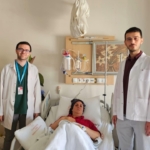 Aort damarındaki hasarlı bölümün yerine yapay damar yerleştirilen hasta sağlığına kavuştu