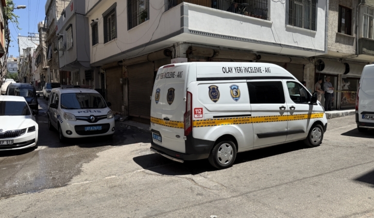 Gaziantep'te eski eşini bıçaklayarak öldüren kişi, intihar etti 40 Gaziantep'te eski eşini bıçaklayarak öldüren kişi, intihar etti