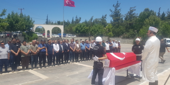 İslahiye'de organ yetmezliği nedeniyle vefat eden polis memuru toprağa verildi 10 İslahiye'de organ yetmezliği nedeniyle vefat eden polis memuru toprağa verildi