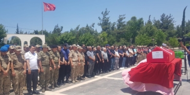 Kilis'te kalp krizi sonucu vefat eden asker İslahiye'de son yolculuğuna uğurlandı 6 Kilis'te kalp krizi sonucu vefat eden asker İslahiye'de son yolculuğuna uğurlandı
