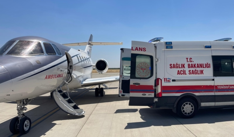 Mardin'de ambulans uçak 14 günlük bebek için havalandı 26 Mardin'de ambulans uçak 14 günlük bebek için havalandı