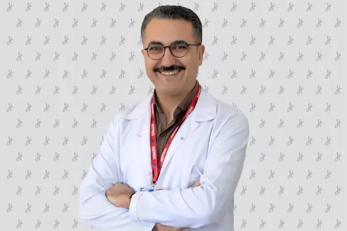 YAZ TATİLİNDE ÇOCUKLARDA EKRAN SÜRESİNE DİKKAT 26 uzm_dr_ mustafa çiftci yeni HATEM ARKA FON3_jpg